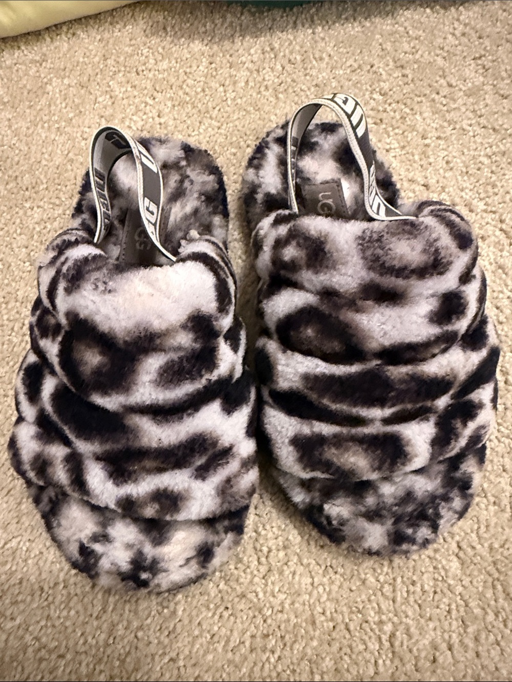UGG Kids Fluff Yeah Slide in Black and Grey Faux Fur